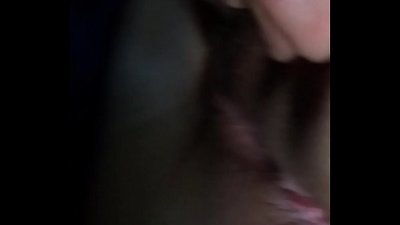 Mụ na enyi nwanyị nọ n'ụgbọ ala