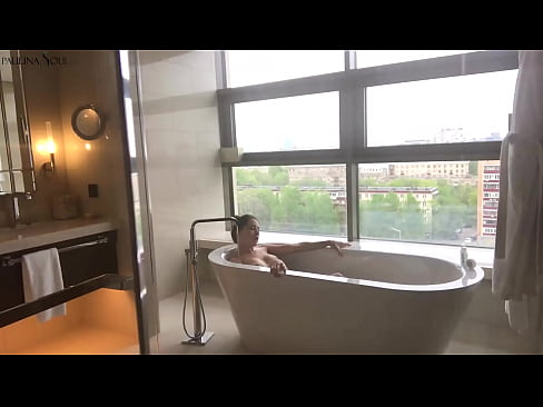 ❤️ Tremendous nwa ọhụrụ mmasị jerking anya ọtụ ya n'ime ụlọ ịwụ ahụ Ihe na-akpali agụụ mmekọahụ n'ụlọ  ️❤